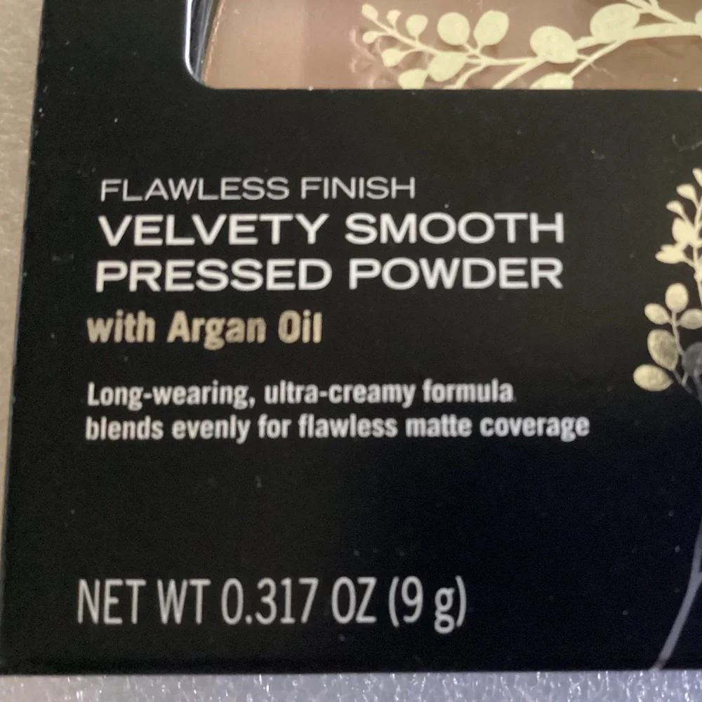 Nuance Salma Hayek Flawless Finish Velvety Smooth Pressed Powder with Argan oil